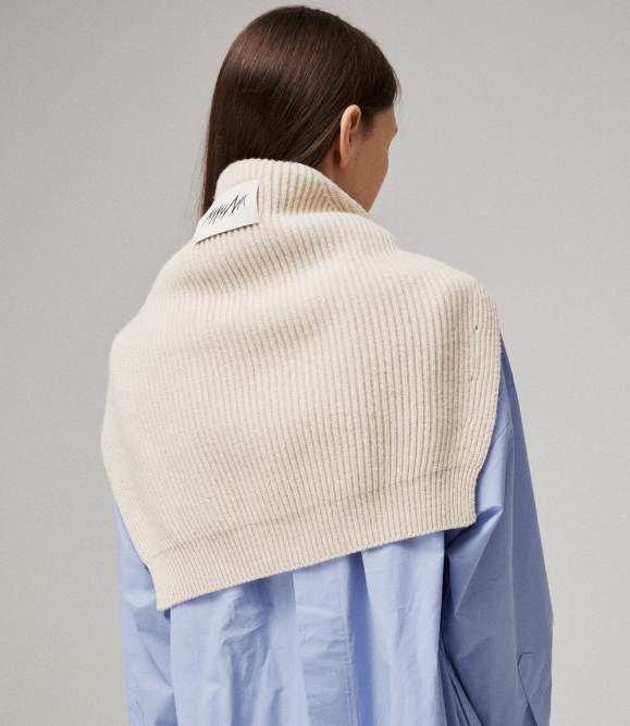 Label knit shoulder shawl