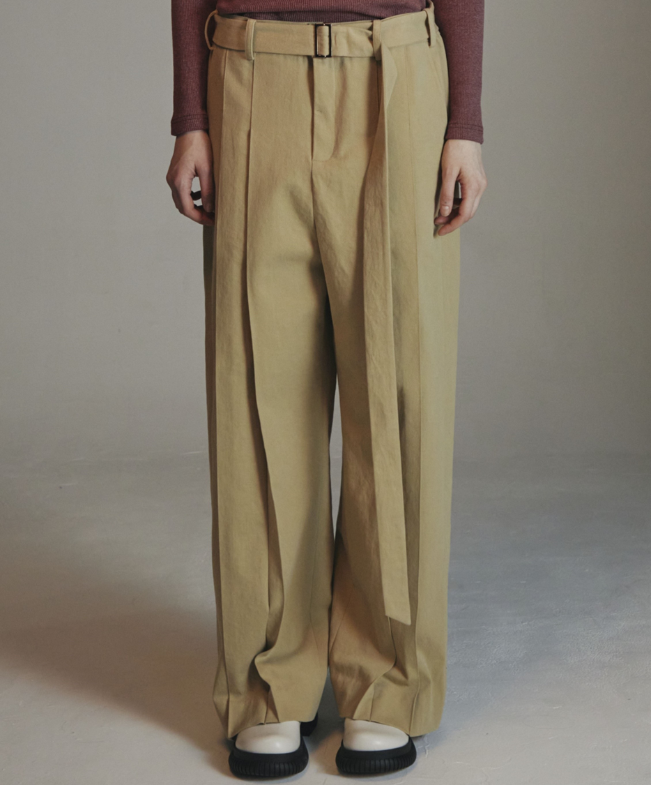 CREAM BELTED PLEATED PANTS
